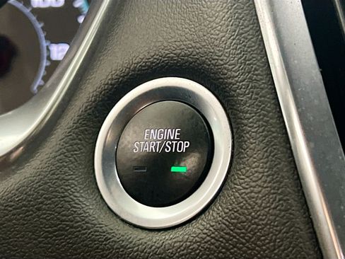 Used 2023 Chevrolet Traverse LT FWD image 23