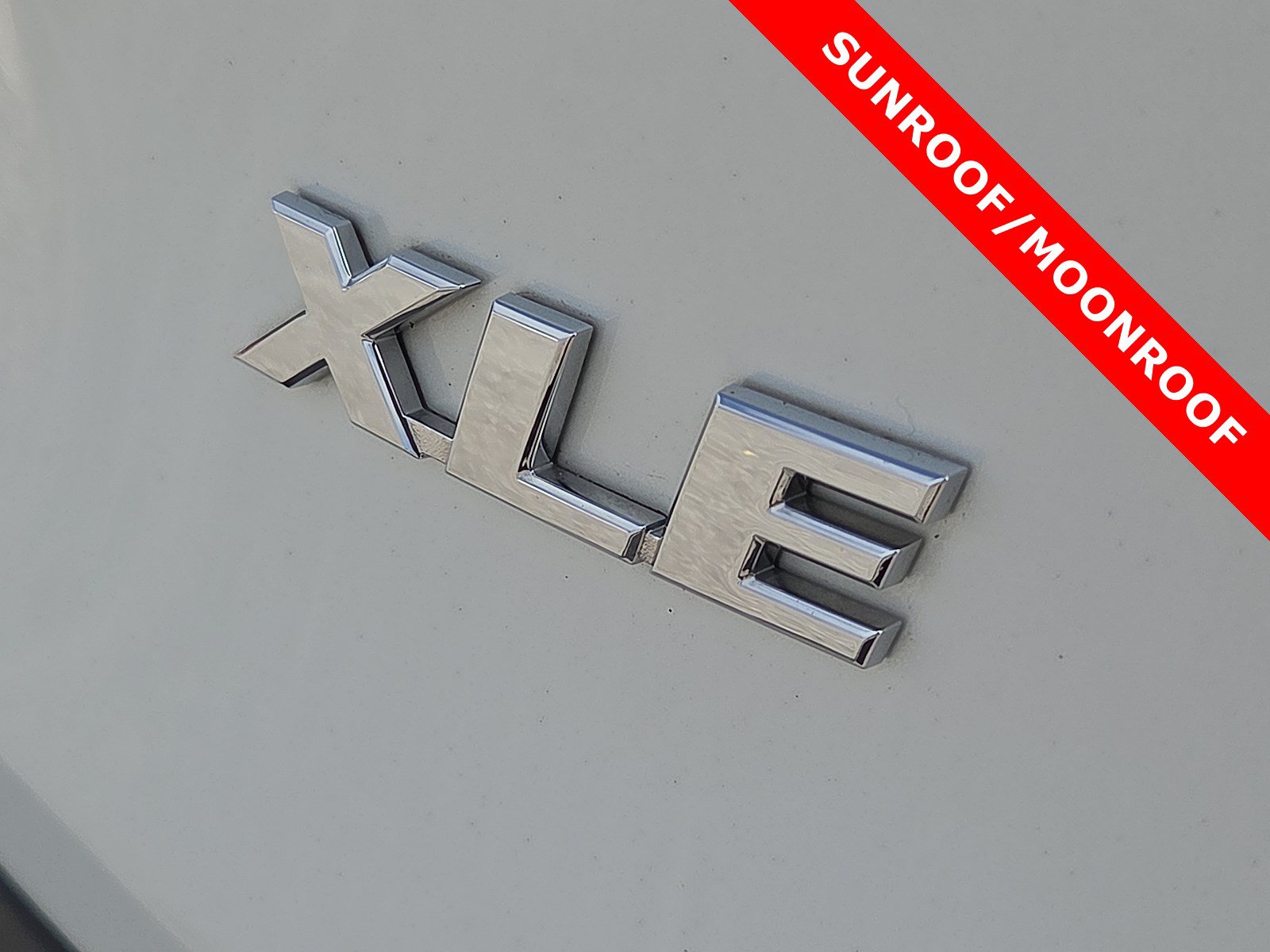 Used 2023 Toyota RAV4 XLE Premium FWD image 8