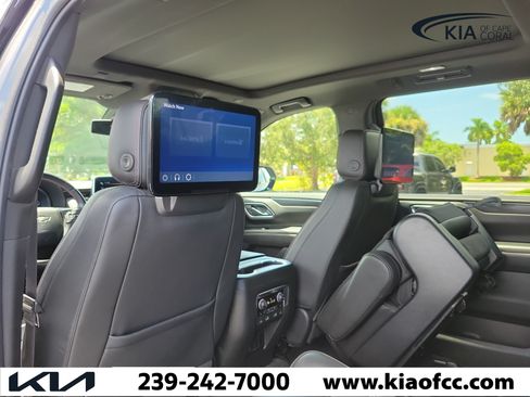 Used 2022 Chevrolet Suburban RST w/ Luxury Package AWD/4WD image 17