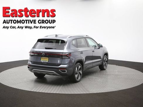 Used 2025 Volkswagen Taos SE AWD/4WD image 38