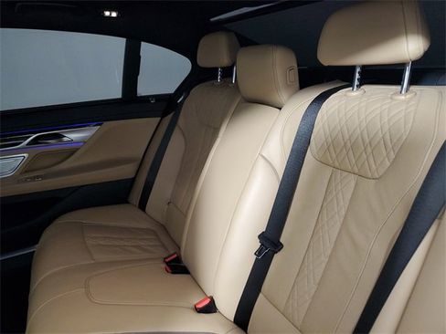 Used 2022 BMW 750i xDrive w/ Executive Package image 12