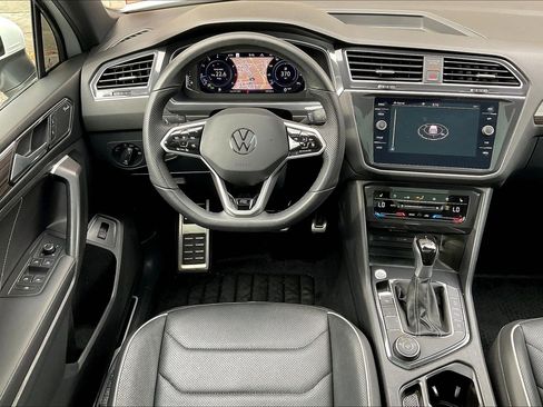 Certified 2024 Volkswagen Tiguan SEL R-Line image 4