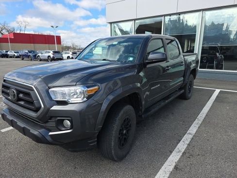 Used 2020 Toyota Tacoma SR5 image 2