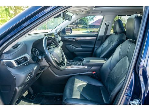 Used 2021 Toyota Highlander Platinum AWD/4WD image 12