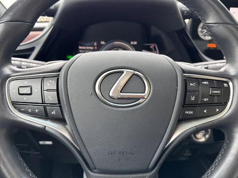 Used 2025 Lexus ES 300h w/ Premium Package FWD image 17