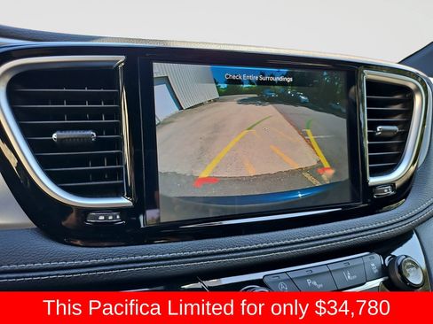 Used 2025 Chrysler Pacifica Limited FWD image 28