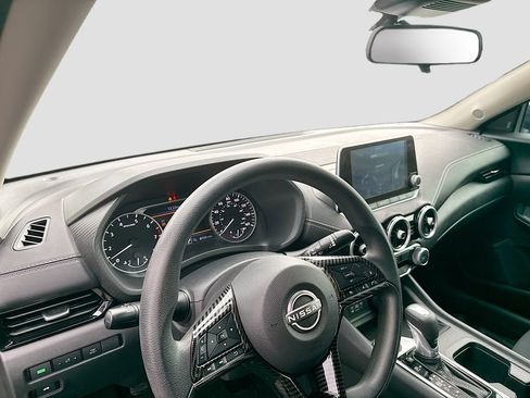 Used 2025 Nissan Sentra SV FWD image 11