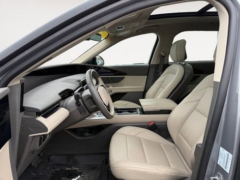 Used 2025 Lincoln Nautilus Premier w/ Equipment Group 102A image 9