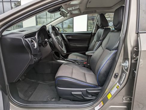Used 2017 Toyota Corolla SE w/ SE Premium Package FWD image 13