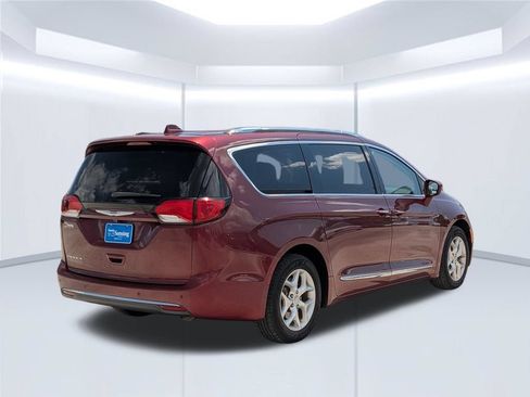 Used 2018 Chrysler Pacifica Touring-L w/ Tire & Wheel Group FWD image 6