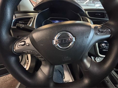 Used 2020 Nissan Murano S image 18