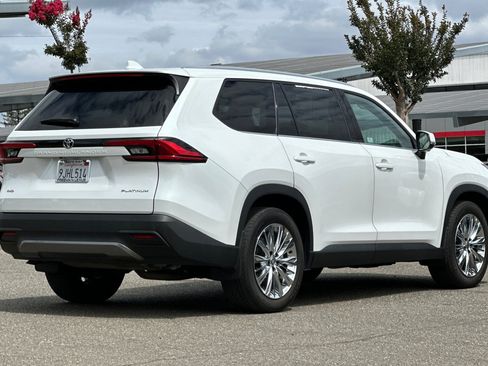 Used 2024 Toyota Grand Highlander AWD image 4
