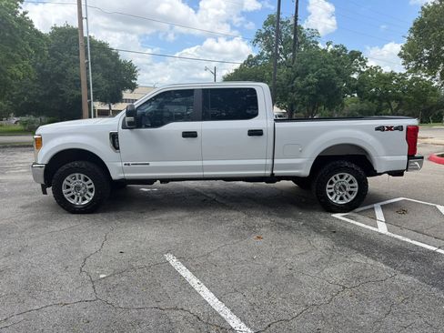 Used 2017 Ford F250 XLT AWD/4WD image 8