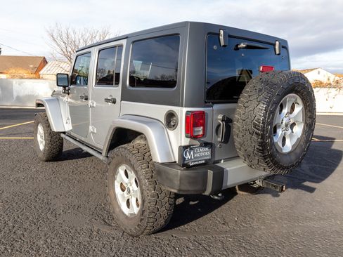 Used 2014 Jeep Wrangler Unlimited Sahara w/ Connectivity Group AWD/4WD image 6