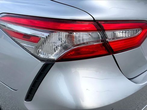 Used 2018 Toyota Camry SE w/ Convenience Package FWD image 28
