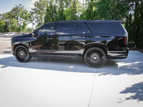 Used 2025 Cadillac Escalade ESV Sport w/ Touring Package AWD/4WD image 7