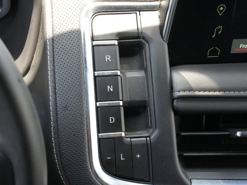 Used 2024 GMC Yukon SLT RWD image 12