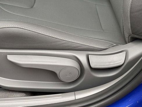 Used 2025 Hyundai Elantra SEL image 19