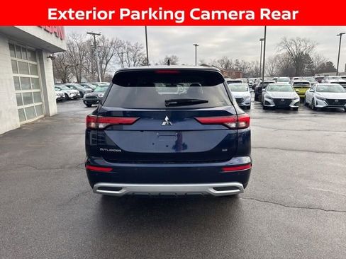 Used 2024 Mitsubishi Outlander AWD image 3