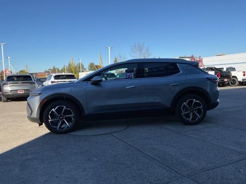 New 2026 Chevrolet Equinox EV LT image 4