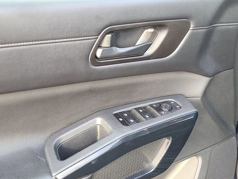 Used 2024 Nissan Pathfinder SV image 19