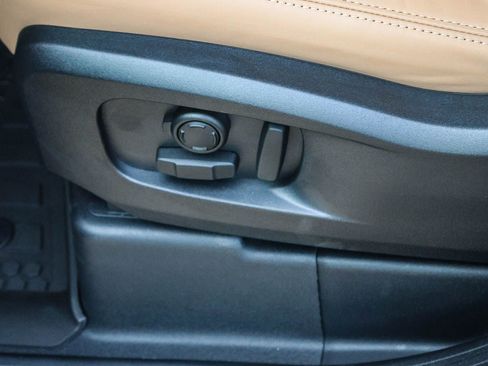 New 2026 Land Rover Defender 110 X-Dynamic SE image 31