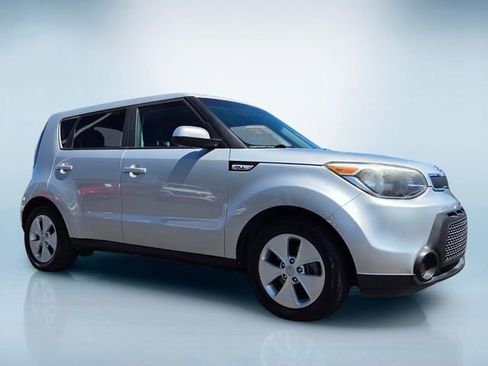 Used 2016 Kia Soul w/ Convenience Package FWD image 2