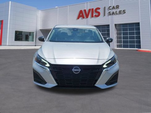 Used 2025 Nissan Altima 2.5 SV FWD image 2