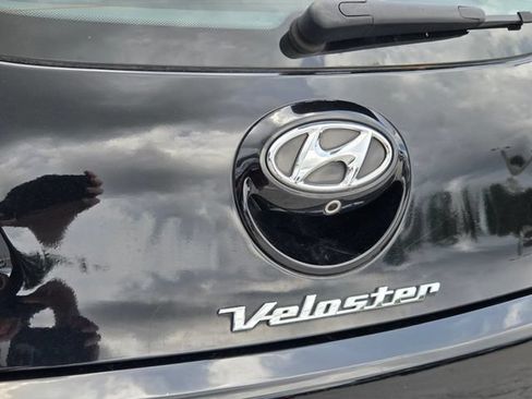 Used 2017 Hyundai Veloster Value Edition FWD image 10