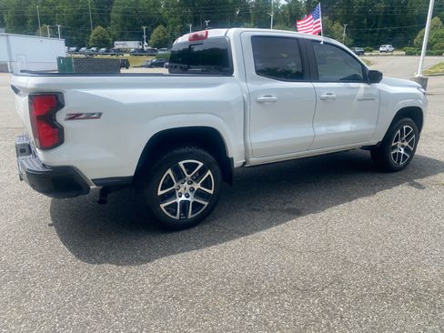 Used 2023 Chevrolet Colorado Z71 w/ Z71 Convenience Package 2 AWD/4WD image 5