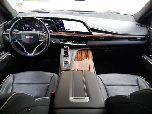 Used 2024 Cadillac Escalade Premium Luxury image 7