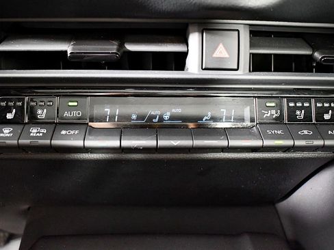 Used 2023 Toyota Crown Platinum image 34