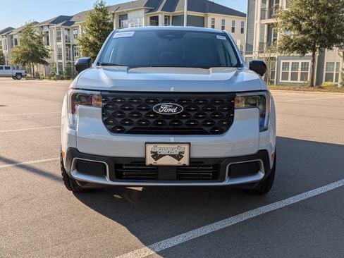 Certified 2025 Ford Maverick Lariat w/ 4K Tow Package AWD/4WD image 9