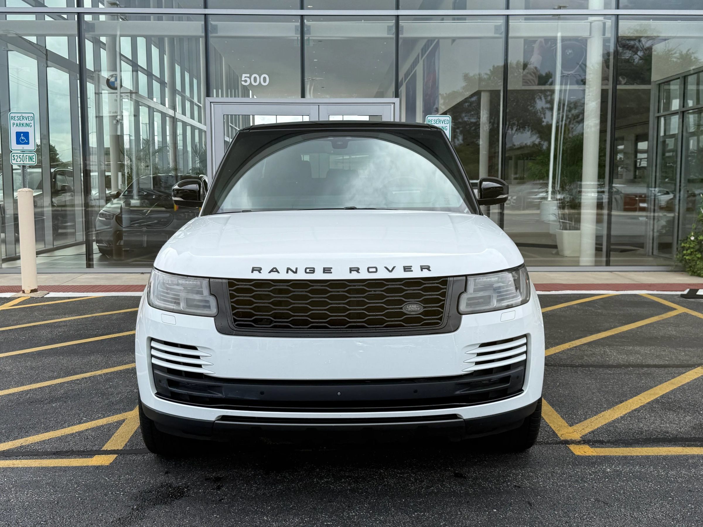 Used 2018 Land Rover Range Rover HSE AWD/4WD image 2