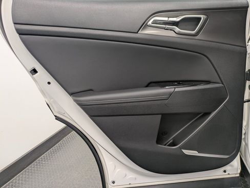 Used 2025 Kia Sportage EX w/ EX Premium Package image 22