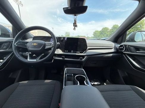 Used 2025 Chevrolet Equinox LT w/ Safety and Technology Package FWD image 24