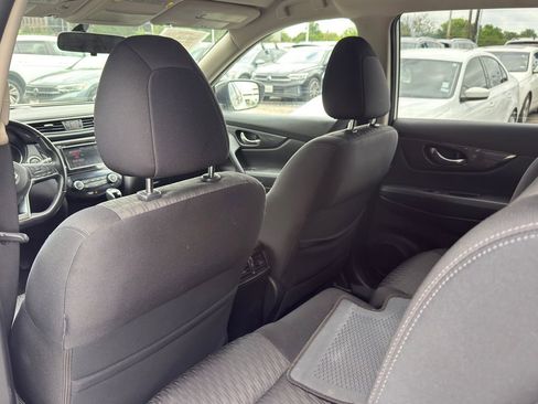 Used 2018 Nissan Rogue SV FWD image 25