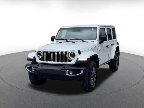 Used 2025 Jeep Wrangler Unlimited Sahara AWD/4WD image 7