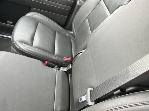 Used 2025 GMC Sierra 1500 SLT AWD/4WD image 21