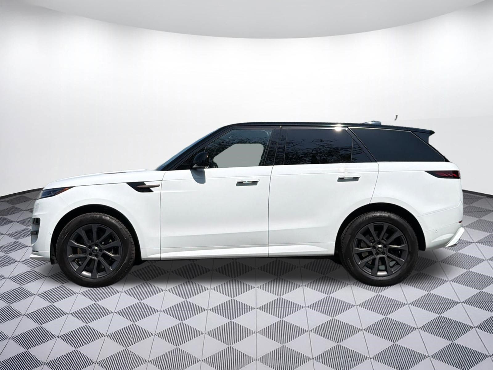 Used 2025 Land Rover Range Rover Sport Dynamic SE AWD/4WD image 2