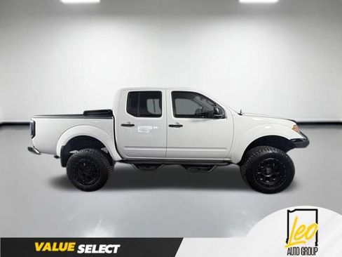 Used 2016 Nissan Frontier SV w/ SV Value Truck Package AWD/4WD image 6