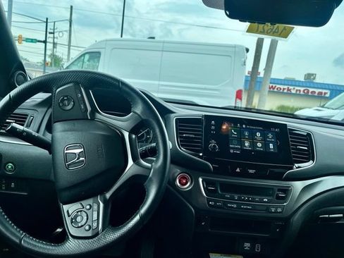 Used 2023 Honda Passport EX-L image 10