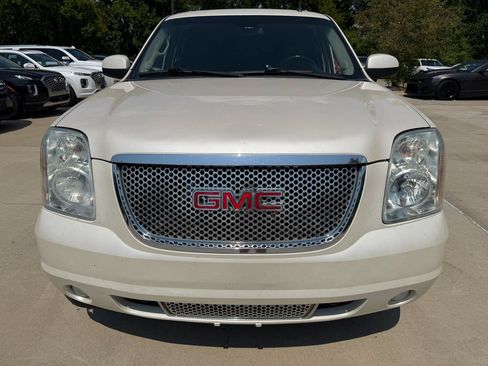 Used 2009 GMC Yukon Denali RWD image 2