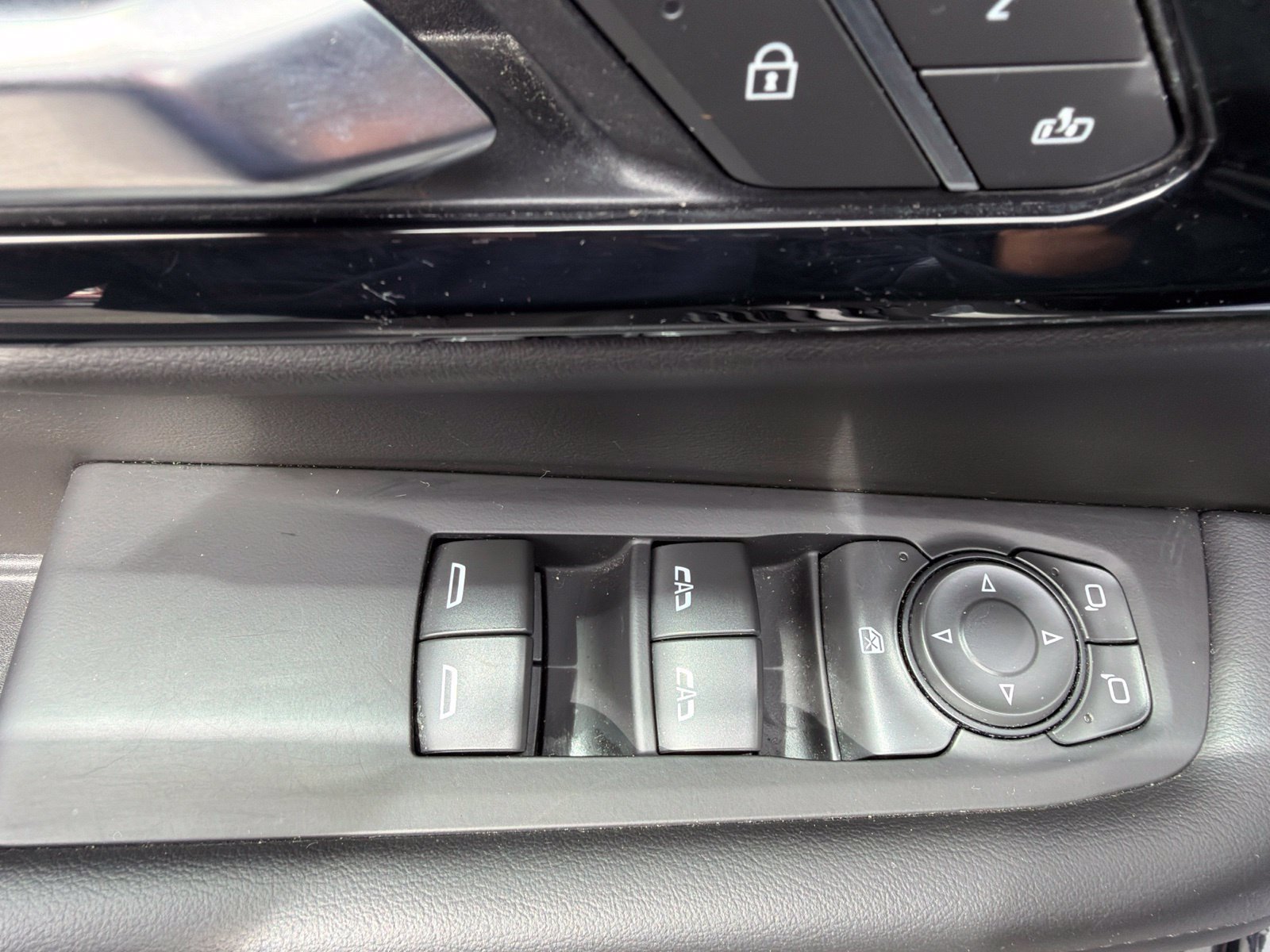 Used 2025 Chevrolet Tahoe LT AWD/4WD image 12