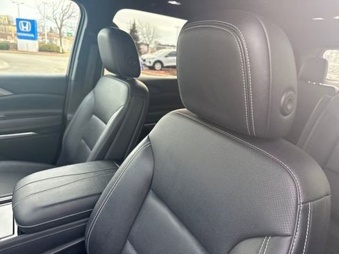 Used 2024 Chevrolet Traverse LT w/ Enhanced Driving Package image 12