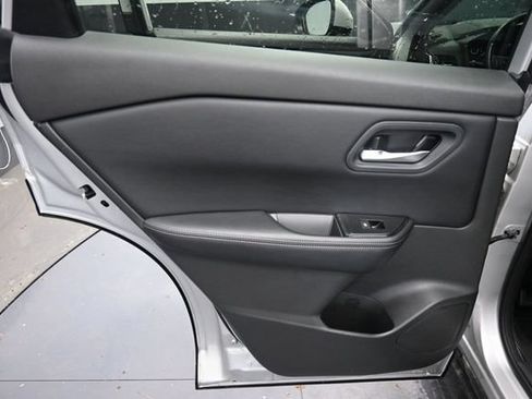 Used 2025 Nissan Rogue SV AWD/4WD image 36