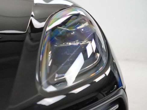Certified 2026 Porsche Macan AWD/4WD image 6