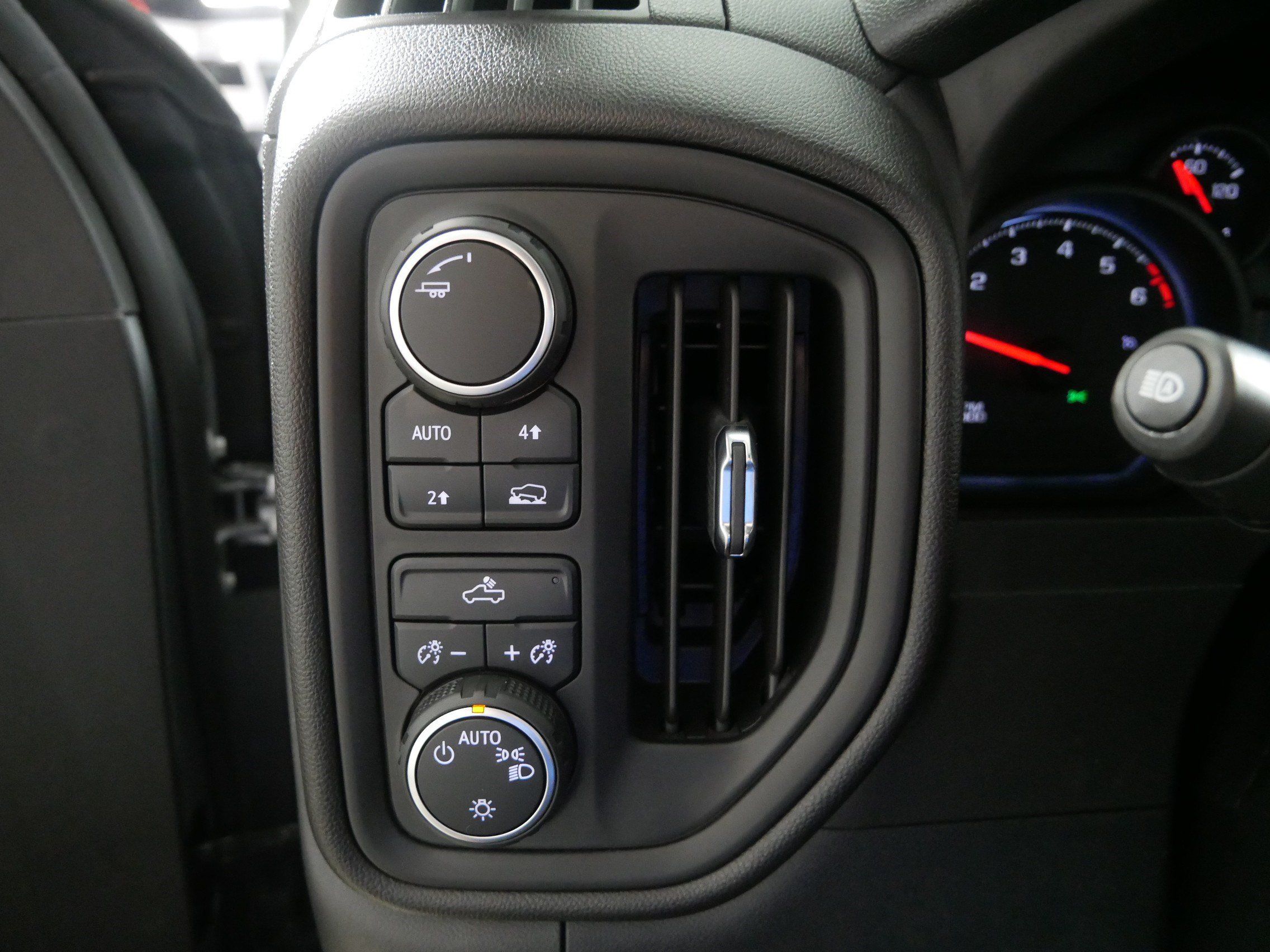 Used 2023 Chevrolet Silverado 1500 Custom AWD/4WD image 26