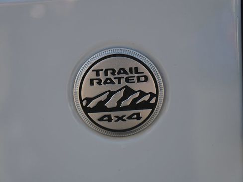 Used 2023 Jeep Gladiator Overland image 13