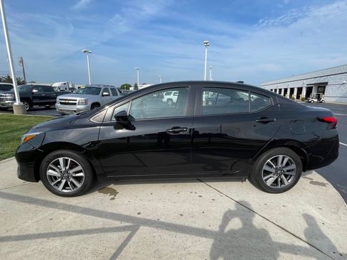 Used 2025 Nissan Versa SV FWD image 4